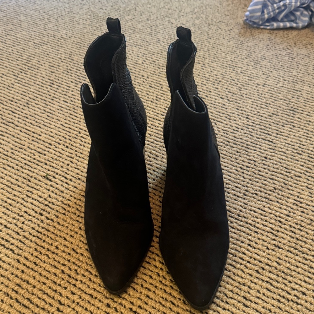 Kaanas Black Ankle Booties